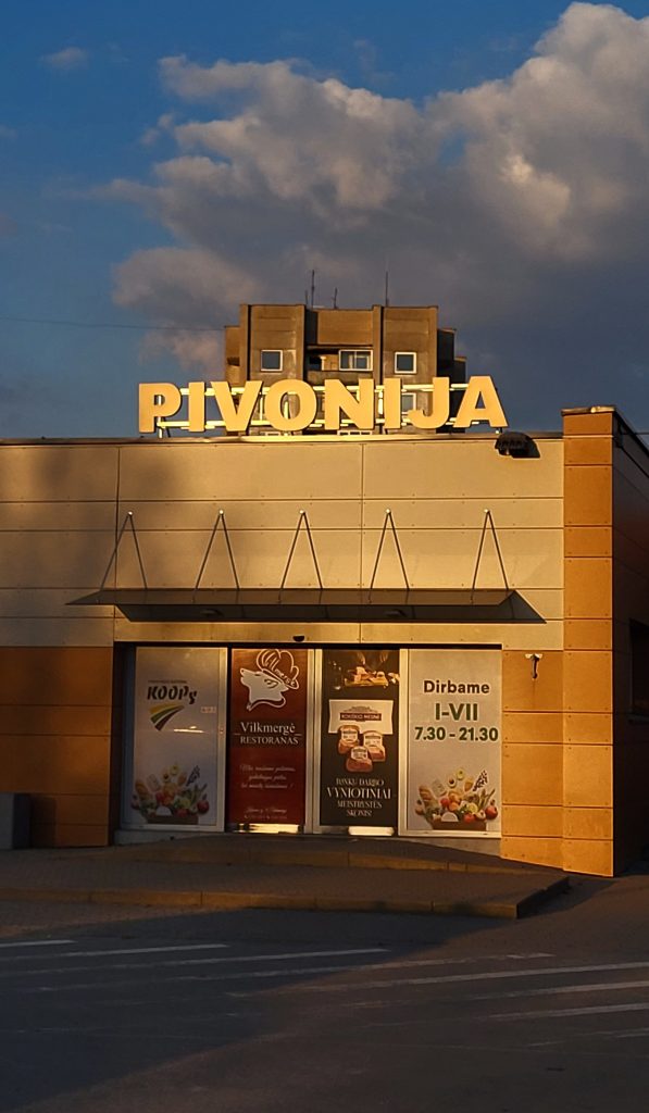 KOOPS parduotuvė „Pivonija“